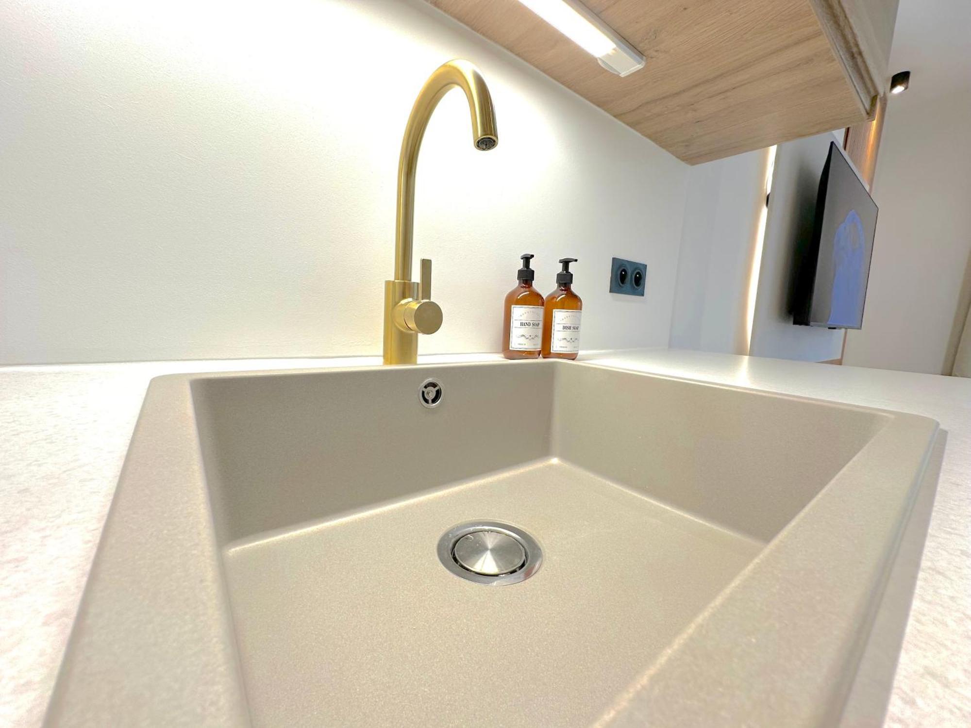Monaco # Menton - 6 Persons - 2 Bedrooms - Full Renovated - Private Parking - Hypercenter - Clim - Beach And Sun Eksteriør bilde