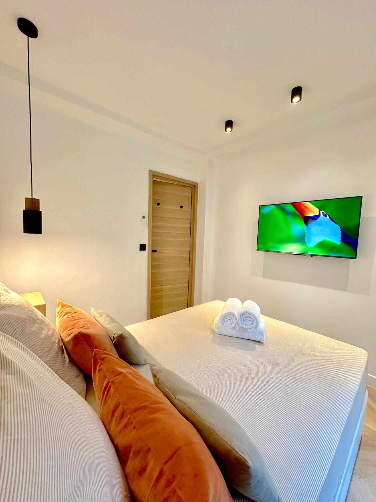 Monaco # Menton - 6 Persons - 2 Bedrooms - Full Renovated - Private Parking - Hypercenter - Clim - Beach And Sun Eksteriør bilde