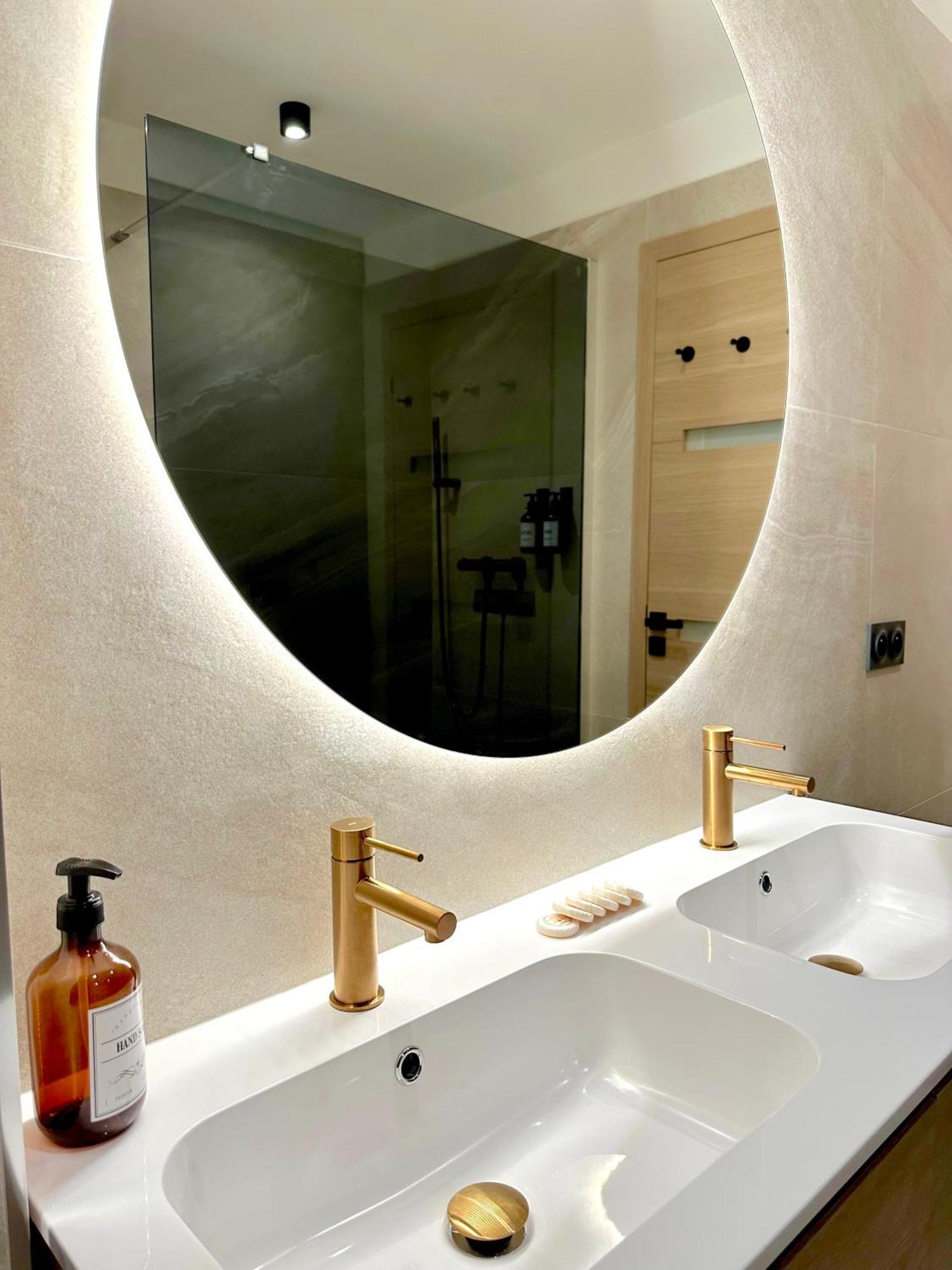 Monaco # Menton - 6 Persons - 2 Bedrooms - Full Renovated - Private Parking - Hypercenter - Clim - Beach And Sun Eksteriør bilde